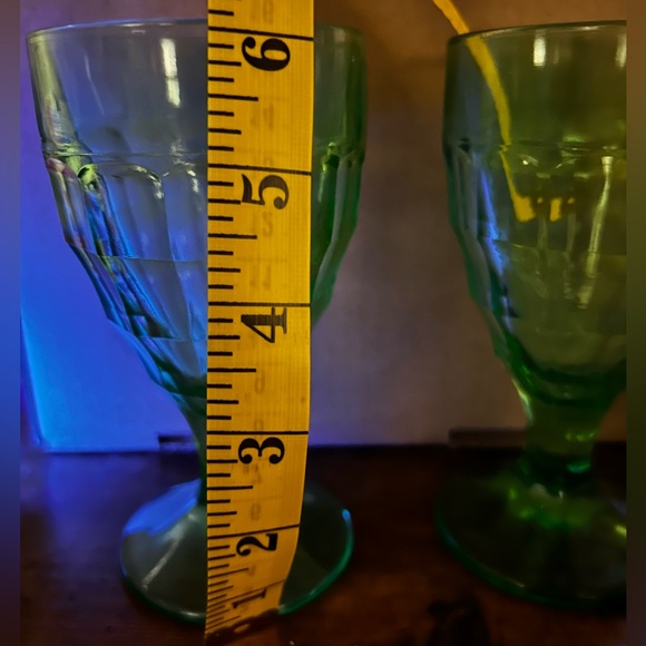 Pair of 1930s uranium Colonial Block Footed Tumblers - Picture 5 of 9